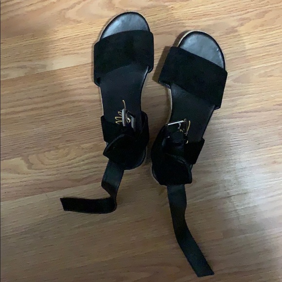 Black Shoes - Picture 6 of 6